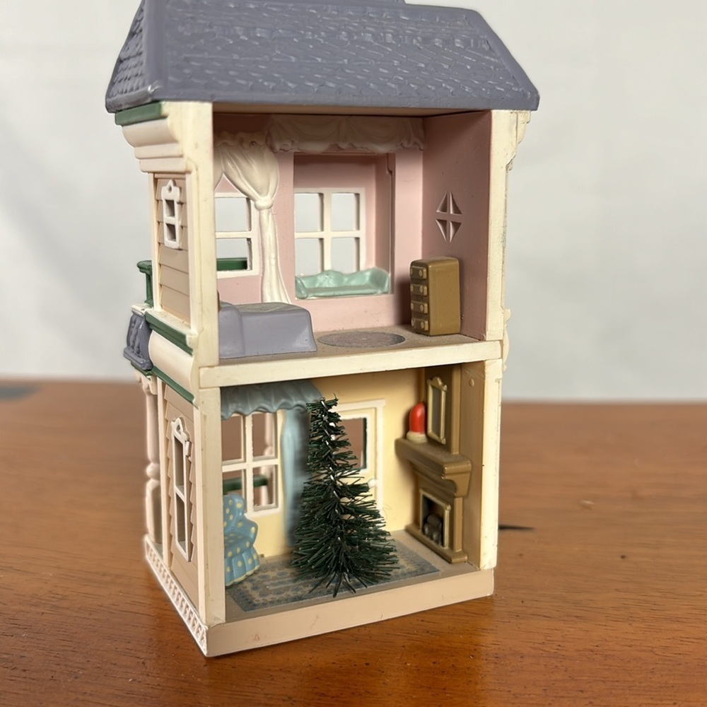 Vintage 1987 Hallmark House on Main Street Ornament - Picture 4 of 5